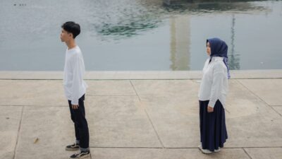 Illustrasi 7 tanda hubungan berakhir yang muncul diam-diam dalam pernikahan lama.