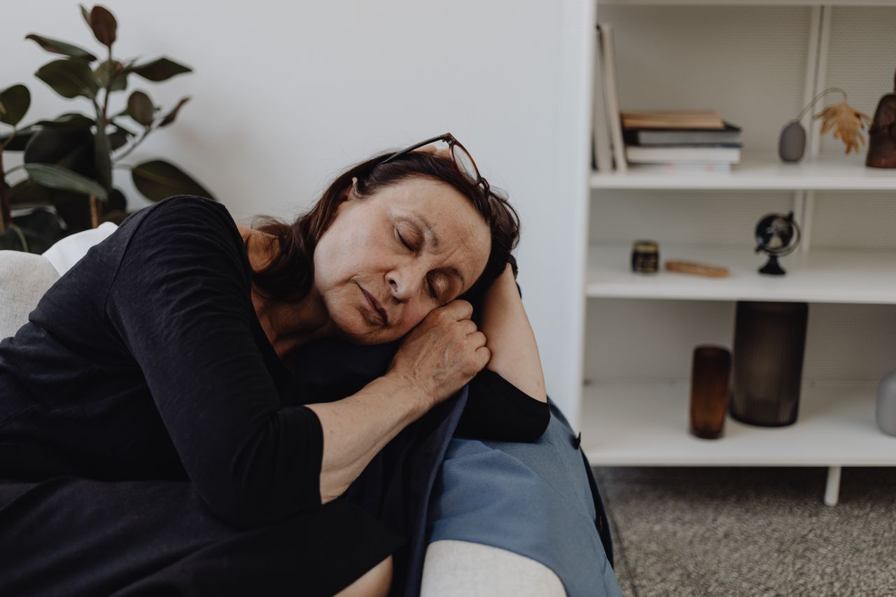Tidur berkualitas adalah kunci rahasia cara mencegah demensia di usia senja—yuk mulai biasakan dari sekarang! 😴✨