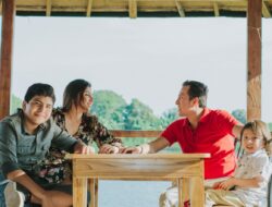 Gini cara mengatasi konflik yang terjadi dalam keluarga!