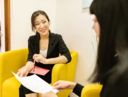 Mengenal Peran Frontliner Serta Perbedaannya dengan Posisi Teller Bank