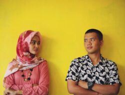 Tanda Pasangan Memikirkan Wanita Lain Saat Sikap Menjadi Dingin