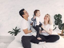 Karier Meroket Tapi Anak Malah Jauh? Rahasia Parenting Usia 30an Ini Wajib Dicoba Biar Gak Stres!