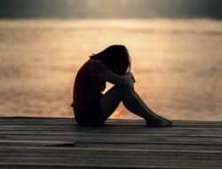 Bahaya Terburu Cinta: Hati-Hati, Niat Move On Malah Bikin Mental Hancur Lebur!