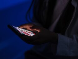 Parah! Kecanduan medsos bikin remaja lupa waktu
