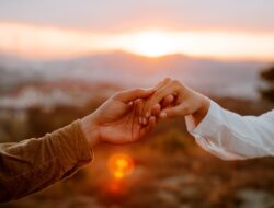 Susah Sreg? Ini Rahasia Kombinasi Love Language Biar Langgeng!