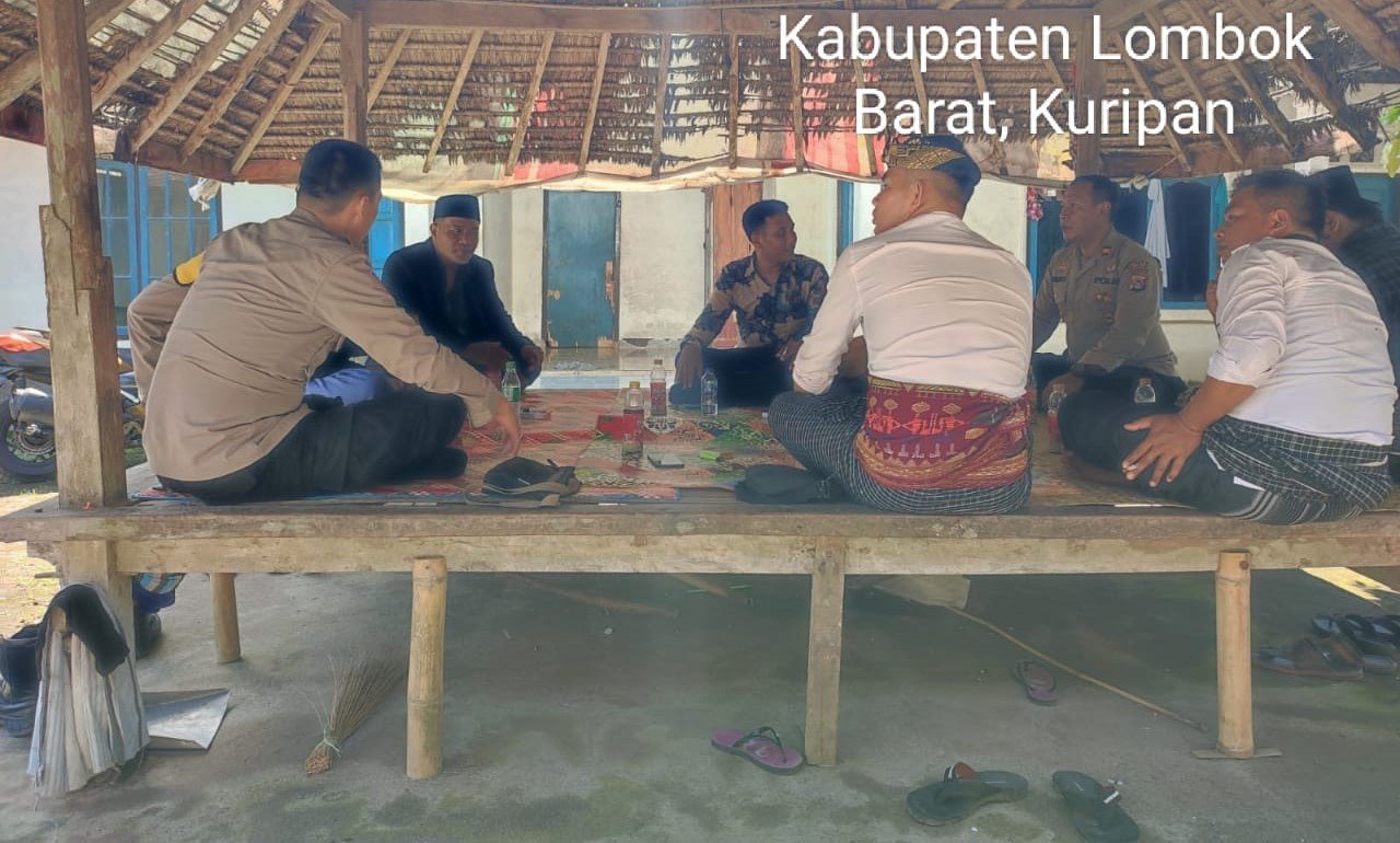 Kapolsek Kuripan Gelar Kegiatan Jumat Curhat untuk Tingkatkan Keamanan dan Kerukunan di Dusun Pelabu
