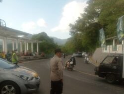 Polsek Batulayar Hadir di Jalan Raya Senggigi dan Pantai: Patroli dan Himbauan untuk Keamanan Masyarakat