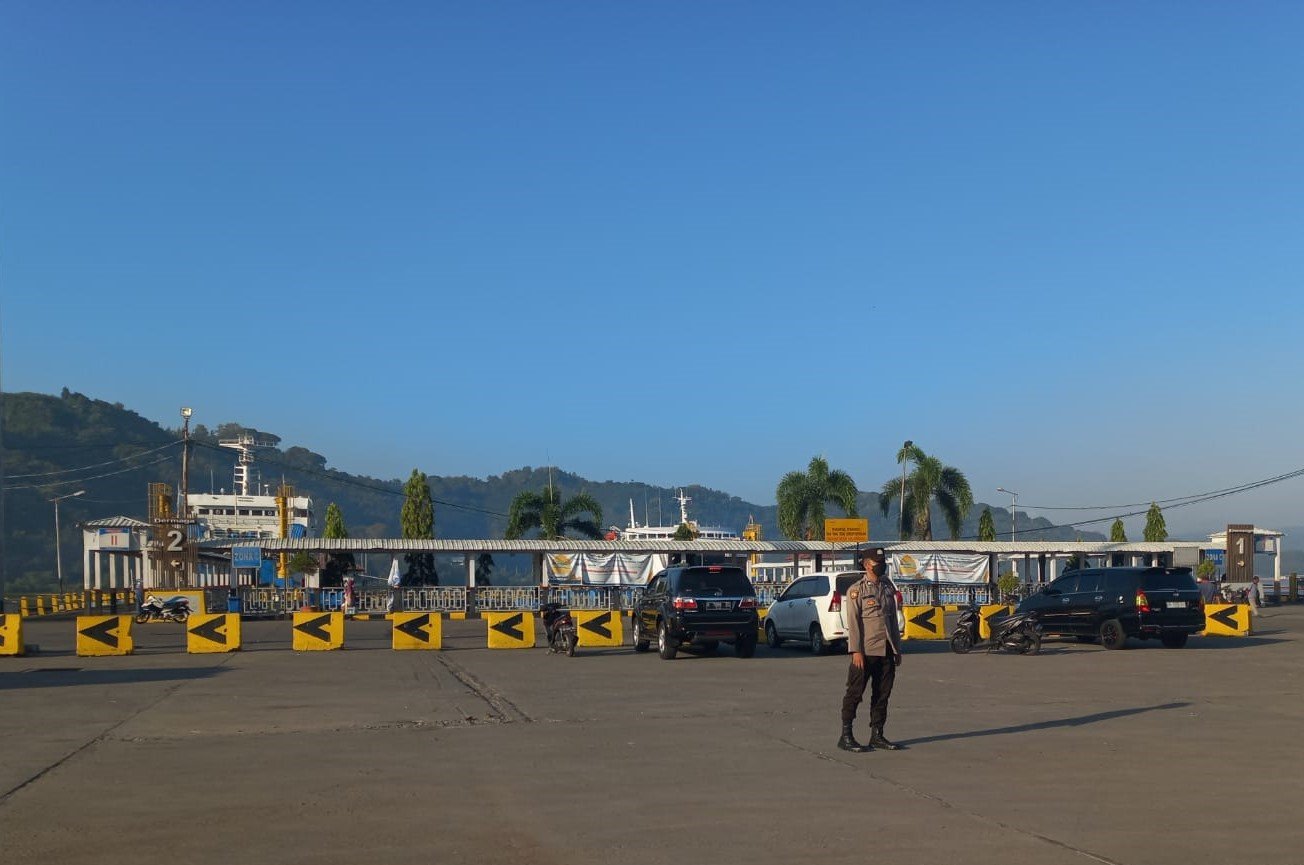 Polsek Kawasan Pelabuhan Lembar Pastikan Aktifitas di Pelabuhan Penyeberangan PT ASDP Lembar Masih