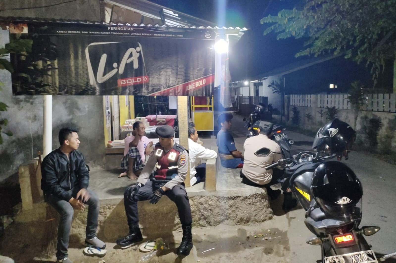 Kegiatan Patroli Dialogis Polsek Sekotong di Lombok Barat untuk Antisipasi Tindak Kejahatan dan Kriminal