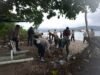 Polsek Sekotong Bersama Koramil Sekotong 1606 dan Warga Masyarakat Bersihkan Pantai di Sekotong