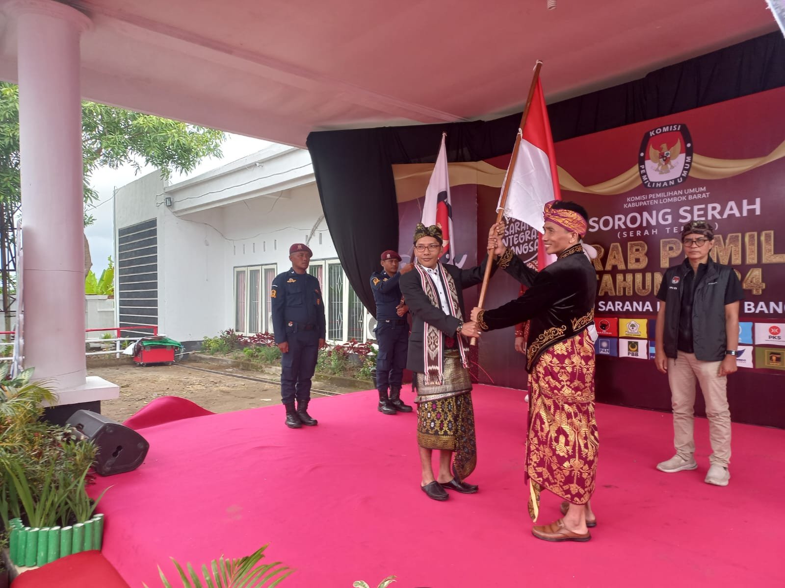 Sorong Serah Kirab Pemilu Tahun 2024 di Lombok Barat Berlangsung Meriah dan Lancar