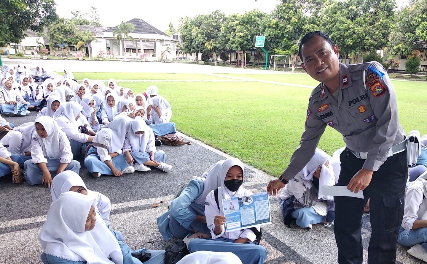 Subsatgas Dikmas Polres Lombok Barat Luncurkan Program Police Goes to School untuk Generasi Muda