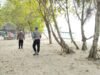 Antisipasi Kriminalitas, Polisi Patroli Pantai Kemos dan Pantai Elak-elak di Sekotong