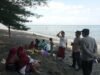 Mandi Safar di Pantai Kuranji, Polsek Labuapi Siap Jaga Kamtibmas