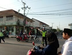 Ciptakan Kamseltibcar, Polsek Kediri Atur Lalulintas di Pasar Kediri dan Simpang 3 dan 4
