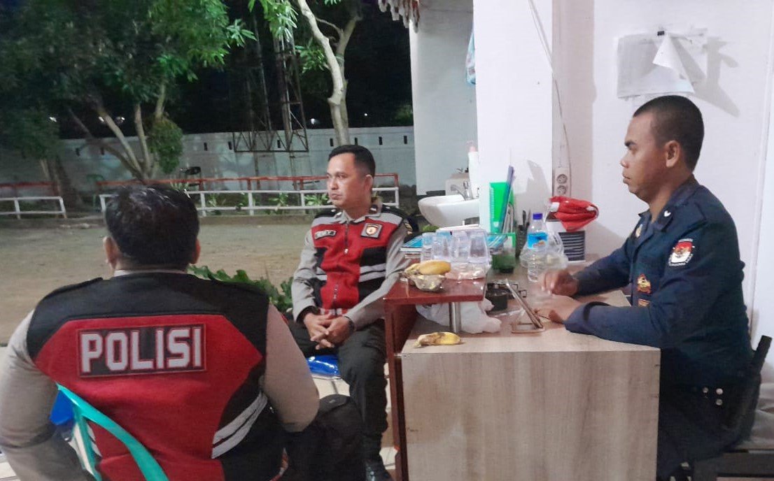 Satuan Samapta Polres Lombok Barat Patroli di Kantor KPU Lombok Barat