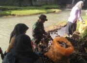 Babinsa Karang Baru dan KLHK Kolaborasi Bersihkan Sungai Jangkok dalam Harmonisasi Konservasi Lingkungan