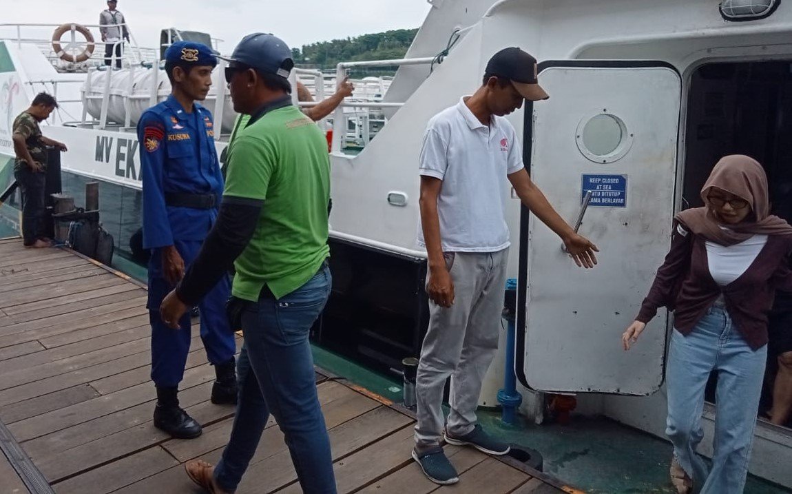 Satgas Polairud Lombok Barat Patroli dan Sosialisasi Pemilu di Pelabuhan Senggigi