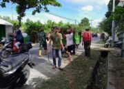 Warga dan Babinsa Dusun Sengkongo Gotong Royong Jaga Kebersihan Lingkungan