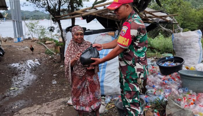 Kegiatan Sosial Babinsa Labuan Tereng Bersama Masyarakat Menyambut Ramadan