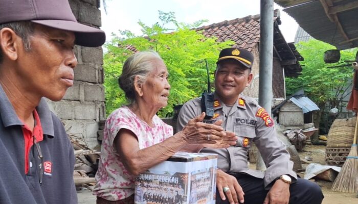 Jumat Sedekah: Inovasi Peduli Sesama dari Polsek Gerung