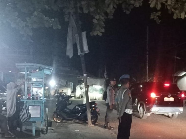 Pengamanan Sholat Isya dan Tarawih di Labuapi Polsek Labuapi Pastikan Keamanan dan Kenyamanan Jemaah