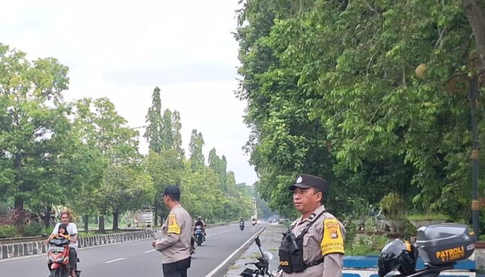 Pengaturan Lalu Lintas Sore dan Pengamanan Ngabuburit di Gerung, Polisi Sebar Anggota