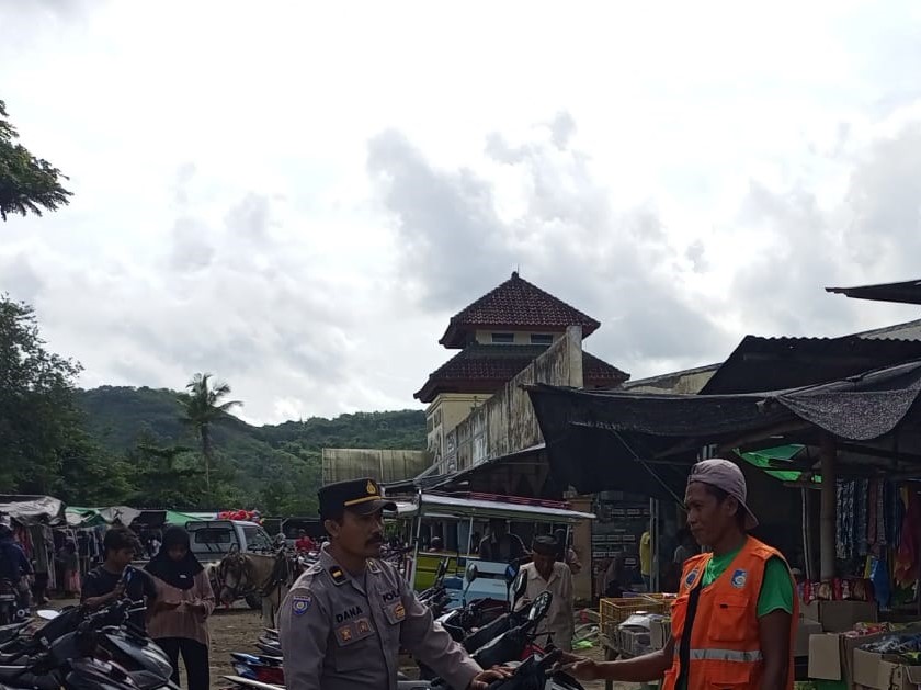 Polres Lombok Barat Gelar Bintek Tukang Parkir, Jaga Kamtibmas