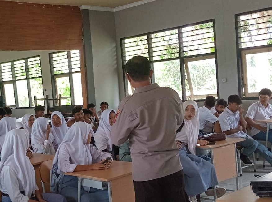 Polres Lombok Barat Gelar Sosialisasi Kamtibmas dan Bahaya Narkoba di SMKN 2 Lembar