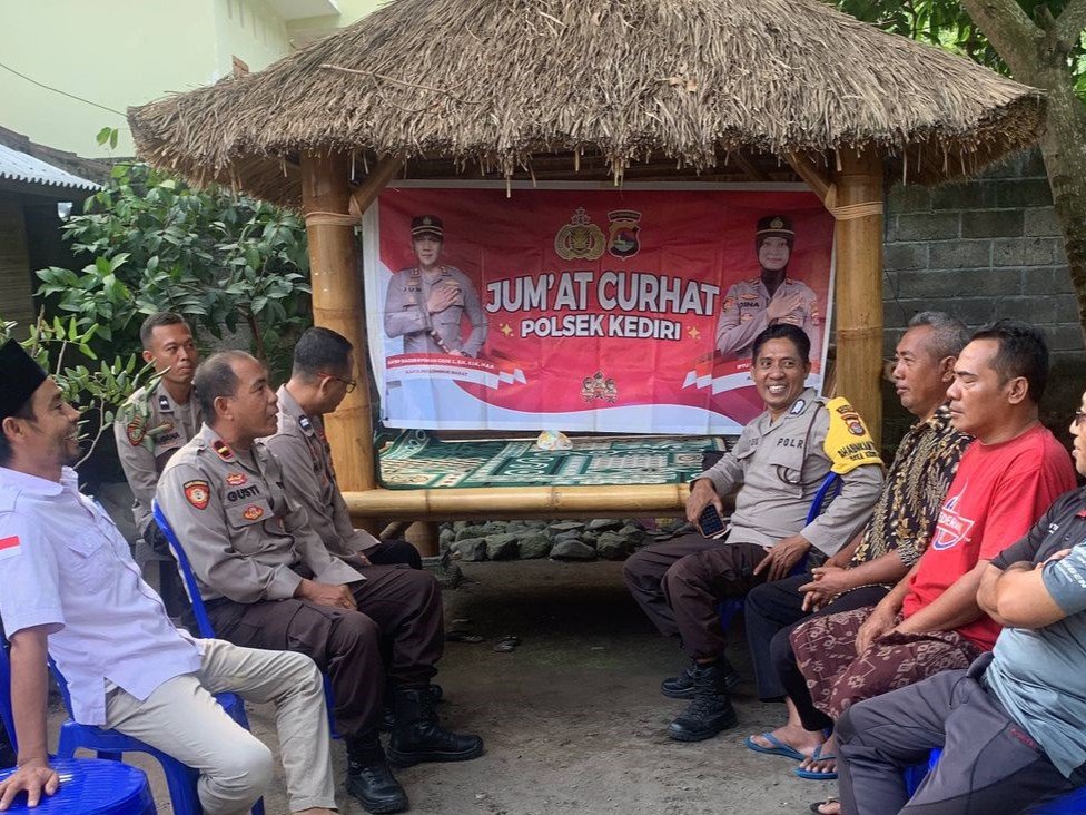Polsek Kediri Gelar Jumat Curhat di Dusun Kr. Kuripan Baru