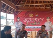 Polsek Sekotong Gelar Jumat Curhat di Dusun Batu Kijuk, Jalin Silaturahmi dan Dengarkan Keluhan Warga