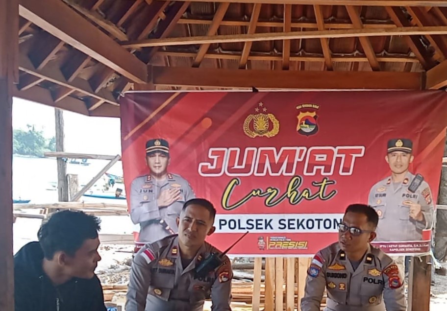 Polsek Sekotong Gelar Jumat Curhat di Dusun Batu Kijuk