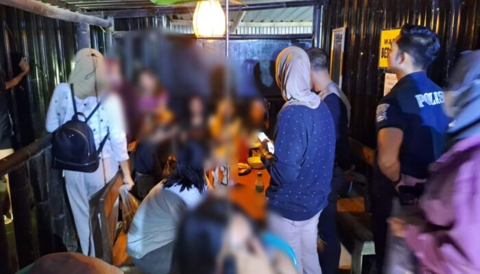 3 Remaja Diamankan Saat Razia Cafe Remang-Remang, Miras Ilegal Disita