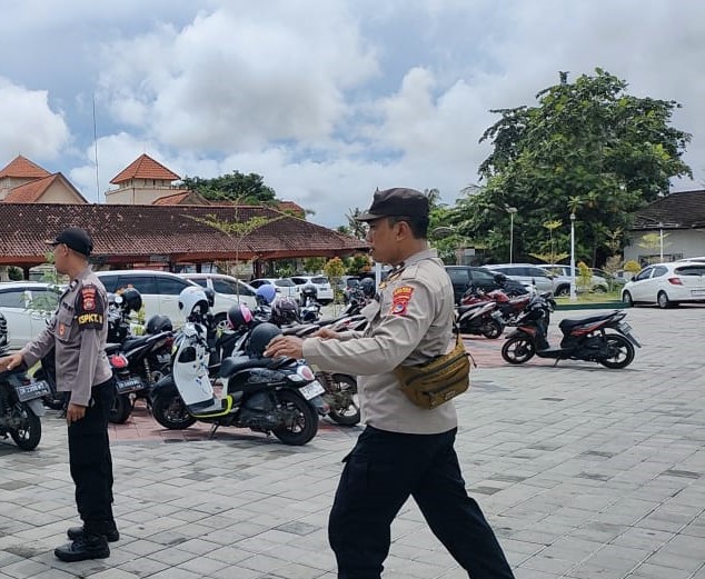 Patroli Rutin Polsek Gerung Ciptakan Rasa Aman Pasca Pemilu