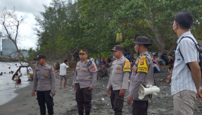 Kapolsek Gerung Pantau Pengamanan Lebaran Ketupat di Pantai Indok Lombok Barat