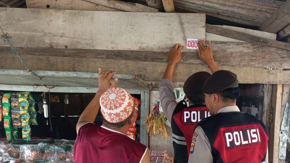 Polres Lombok Barat Patroli dan Sosialisasikan Inovasi KEMOS di Desa Banyu Urip