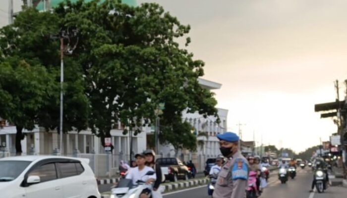 Polsek Kediri Gelar Pengaturan Lalu Lintas Sore dan Himbau Masyarakat Tertib Berkendara