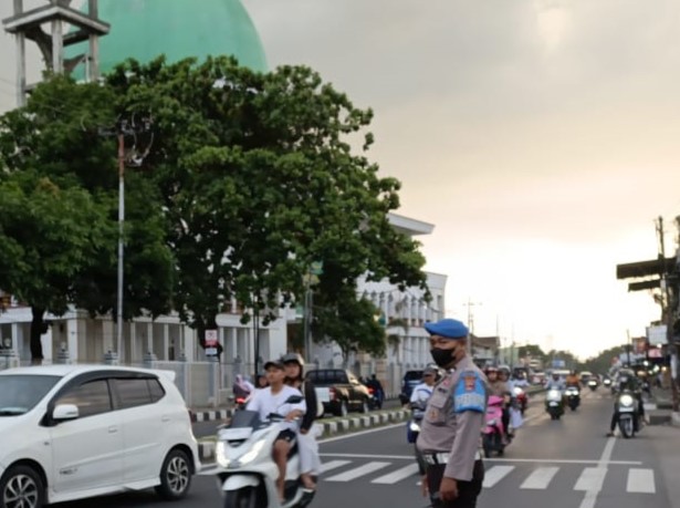 Polsek Kediri Gelar Pengaturan Lalu Lintas Sore