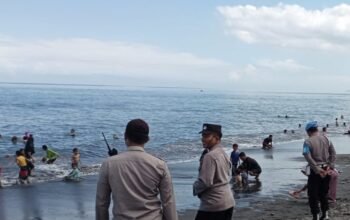 Polsek Labuapi Gelar Patroli dan Monitoring Keamanan Pantai Uringin Saat Lebaran Topat