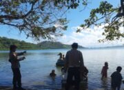 Polsek Sekotong Pantau Pengamanan Tradisi Lebaran Ketupat di Berbagai Obyek Wisata Sekotong, Lombok Barat