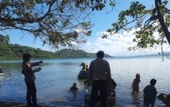 Polsek Sekotong Pantau Pengamanan Tradisi Lebaran Ketupat di Berbagai Obyek Wisata