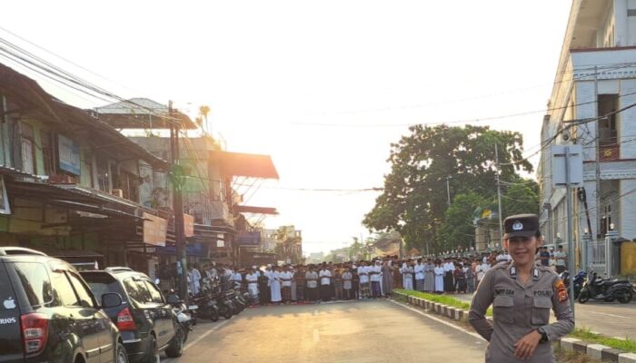 Ribuan Umat Muslim di Kediri Lombok Barat Tunaikan Sholat Ied Idul Fitri 1445 H dengan Aman dan Khusyuk