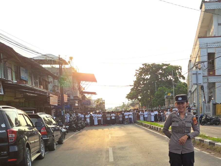 Ribuan Umat Muslim di Kediri Lombok Barat Tunaikan Sholat Ied Idul Fitri 1445 H dengan Aman dan Khusyuk