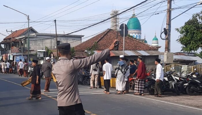 Ribuan Umat Muslim di Labuapi Semarakkan Sholat Idul Fitri 1445 H