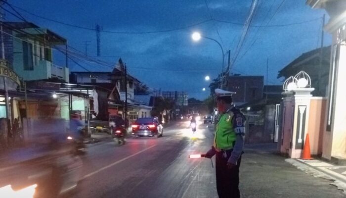 Satlantas Polres Lombok Barat Gelar Pengamanan Sholat Maghrib di Dua Masjid, Ciptakan Keamanan dan Kenyamanan Umat Muslim