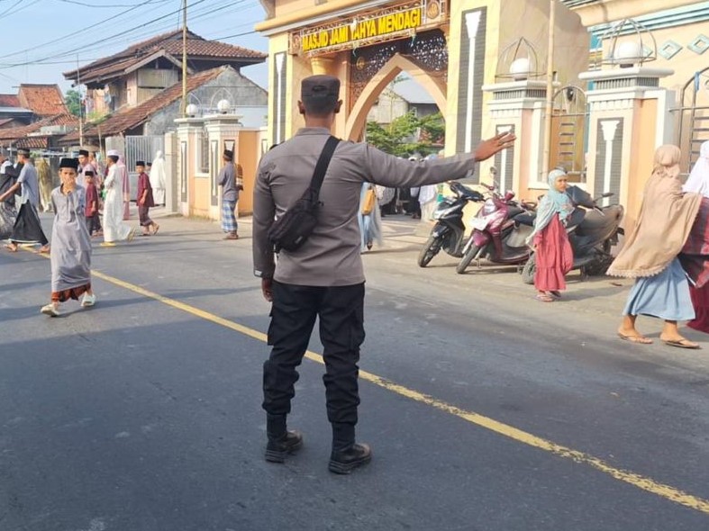 Suasana Khusyuk Warnai Sholat Idul Fitri di Wilayah Gerung, Lombok Barat