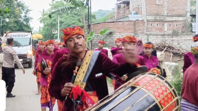 Tradisi Adat Nyongkolan di Gerung Berjalan Lancar Berkat Sinergi Bhabinkamtibmas