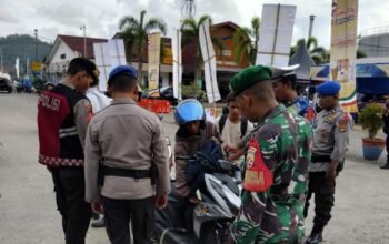 Antisipasi Mudik Lebaran 2024: TNI-POLRI dan Aggota Pos Pam Gelar Penjagaan Ketat di Pelabuhan Lembar!