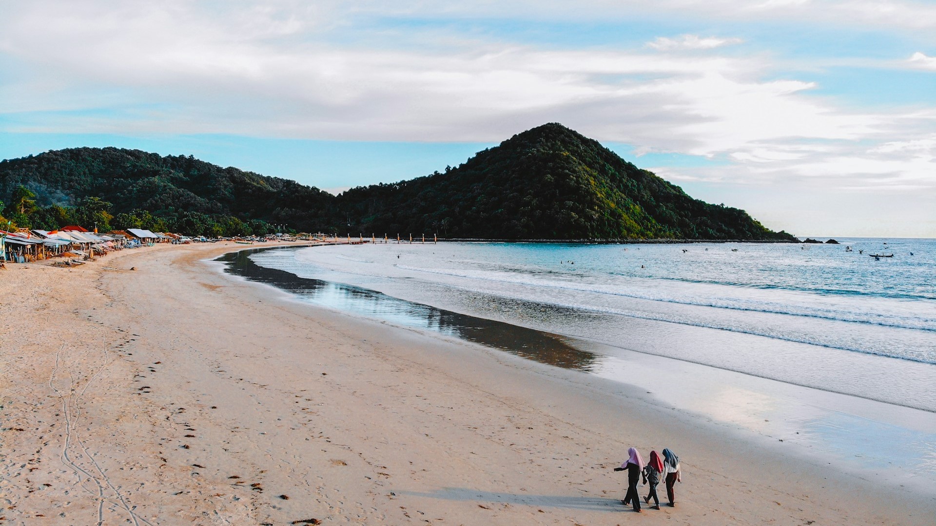 Pantai Selong Belanak