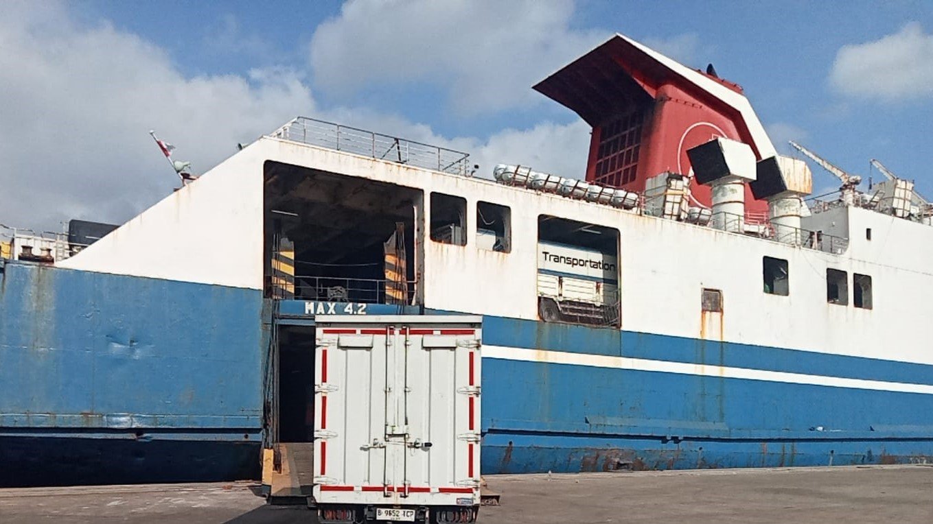 Kapolsek Lembar Awasi Langsung Bongkaran Kapal Mutiara Ferindo I